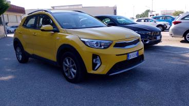 SPOTICAR Kia Stonic 1.2 Dpi Urban 84cv Usata - Suv Benzina Giallo - Lancusi - 502440836_2