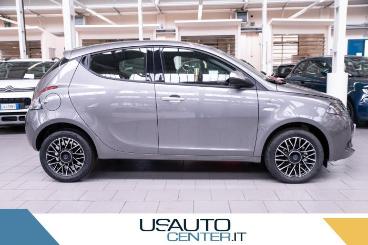 LANCIA CERTIFIED Lancia Ypsilon 1.0 70cv Hybrid Ferretti Usata - City Car Ibrido Grigio - Milano - 2186709_3