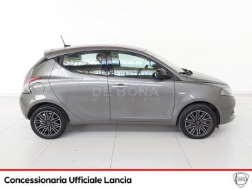LANCIA CERTIFIED Lancia Ypsilon 1.0 Firefly Hybrid Gold S And S 70cv Usata - City Car Ibrido Grigio - Belluno - 2187442_5