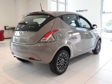 LANCIA CERTIFIED Lancia Ypsilon 1.0 Firefly Hybrid Alberta Ferretti S And S 70cv 5 Usata - City Car Ibrido Grigio - Belluno - 2187445_2