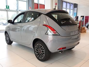 LANCIA CERTIFIED Lancia Ypsilon 1.0 Firefly Hybrid Alberta Ferretti S And S 70cv 5 Usata - City Car Ibrido Grigio - Belluno - 2187445_4