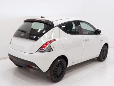 LANCIA CERTIFIED Lancia Ypsilon 1.0 Firefly Hybrid Silver S And S 70cv Usata - City Car Ibrido Bianco - Belluno - 2187449_2
