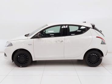 LANCIA CERTIFIED Lancia Ypsilon 1.0 Firefly Hybrid Silver S And S 70cv Usata - City Car Ibrido Bianco - Belluno - 2187449_3