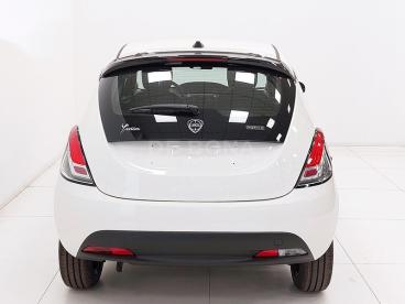 LANCIA CERTIFIED Lancia Ypsilon 1.0 Firefly Hybrid Silver S And S 70cv Usata - City Car Ibrido Bianco - Belluno - 2187449_4