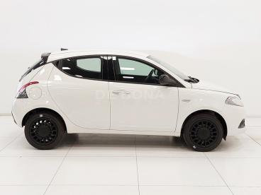 LANCIA CERTIFIED Lancia Ypsilon 1.0 Firefly Hybrid Silver S And S 70cv Usata - City Car Ibrido Bianco - Belluno - 2187449_5