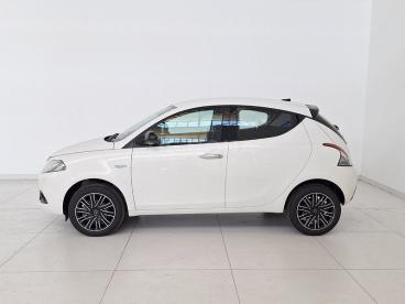 LANCIA CERTIFIED Lancia Ypsilon 1.0 Firefly Hybrid Silver Plus S And S 70cv Usata - City Car Ibrido Bianco - Belluno - 2187454_3