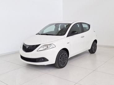 LANCIA CERTIFIED Lancia Ypsilon 1.0 Firefly Hybrid Silver Plus S And S 70cv Usata - City Car Ibrido Bianco - Belluno - 2187457_1