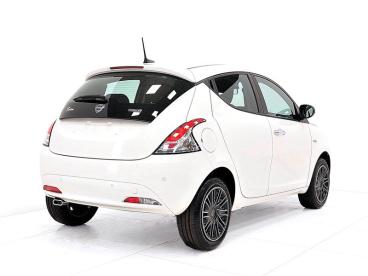LANCIA CERTIFIED Lancia Ypsilon 1.0 Firefly Hybrid Gold S And S 70cv Usata - City Car Ibrido Bianco - Belluno - 2187458_2
