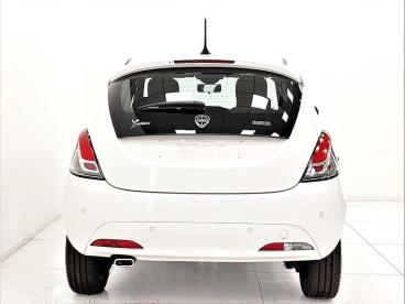 LANCIA CERTIFIED Lancia Ypsilon 1.0 Firefly Hybrid Gold S And S 70cv Usata - City Car Ibrido Bianco - Belluno - 2187459_4