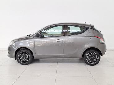 LANCIA CERTIFIED Lancia Ypsilon 1.0 Firefly Hybrid Silver Plus S And S 70cv Usata - City Car Ibrido Grigio - Belluno - 2188176_3