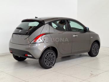 LANCIA CERTIFIED Lancia Ypsilon 1.0 Firefly Hybrid Silver Plus S And S 70cv Usata - City Car Ibrido Grigio - Belluno - 2188176_4