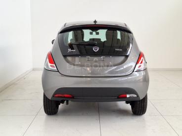 LANCIA CERTIFIED Lancia Ypsilon 1.0 Firefly Hybrid Silver Plus S And S 70cv Usata - City Car Ibrido Grigio - Belluno - 2188176_5