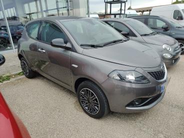 LANCIA CERTIFIED Lancia Ypsilon 0.9 Twinair 5 Porte Metano Ecochic Gold Usata - City Car  Grigio - Foggia - 2229711_1