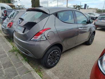 LANCIA CERTIFIED Lancia Ypsilon 0.9 Twinair 5 Porte Metano Ecochic Gold Usata - City Car  Grigio - Foggia - 2229711_2