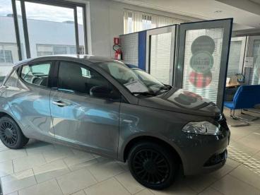 LANCIA CERTIFIED Lancia Ypsilon New 5p My23 1.0 Firefly 70 Cvstart And Stop Hybrid Usata - City Car Ibrido Plug-in Grigio - Surbo - 2245256_2