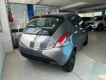 LANCIA CERTIFIED Lancia Ypsilon New 5p My23 1.0 Firefly 70 Cvstart And Stop Hybrid Usata - City Car Ibrido Plug-in Grigio - Surbo - 2245256_4