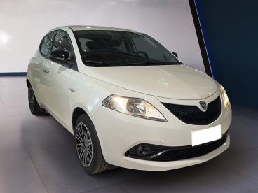 LANCIA CERTIFIED Lancia Ypsilon Iii 2015 1.0 Hybrid Gold S And S 70cv Usata - City Car Ibrido Bianco - Torino - 2270267_3
