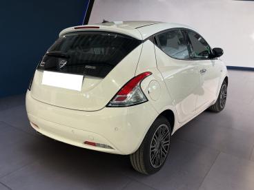 LANCIA CERTIFIED Lancia Ypsilon Iii 2015 1.0 Hybrid Gold S And S 70cv Usata - City Car Ibrido Bianco - Torino - 2270267_4