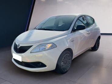 LANCIA CERTIFIED Lancia Ypsilon Iii 2015 1.0 Hybrid Gold S And S 70cv Usata - City Car Ibrido Bianco - Torino - 2270279_2