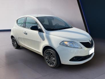 LANCIA CERTIFIED Lancia Ypsilon Iii 2015 1.0 Hybrid Gold S And S 70cv Usata - City Car Ibrido Bianco - Torino - 2270279_3