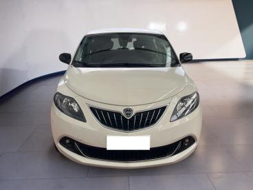 LANCIA CERTIFIED Lancia Ypsilon Iii 2021 1.0 Firefly Hybrid Gold S And S 70cv Usata - City Car Ibrido Bianco - Torino - 2270280_1