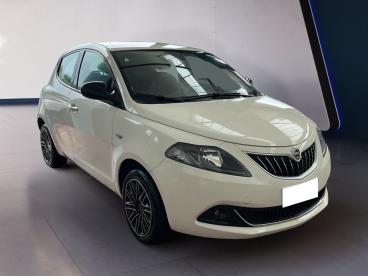 LANCIA CERTIFIED Lancia Ypsilon Iii 2021 1.0 Firefly Hybrid Gold S And S 70cv Usata - City Car Ibrido Bianco - Torino - 2270280_3