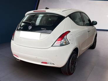 LANCIA CERTIFIED Lancia Ypsilon Iii 2021 1.0 Firefly Hybrid Gold S And S 70cv Usata - City Car Ibrido Bianco - Torino - 2270280_4