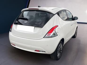 LANCIA CERTIFIED Lancia Ypsilon Iii 2021 1.0 Firefly Hybrid Gold S And S 70cv Usata - City Car Ibrido Bianco - Torino - 2274434_4