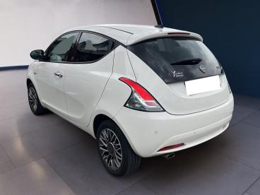 LANCIA CERTIFIED Lancia Ypsilon Iii 2021 1.0 Firefly Hybrid Gold S And S 70cv Usata - City Car Ibrido Bianco - Torino - 2274434_5