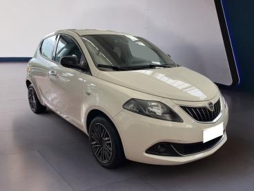 LANCIA CERTIFIED Lancia Ypsilon Iii 2021 1.0 Hybrid Silver S And S 70cv Usata - City Car Ibrido Bianco - Torino - 2276267_3