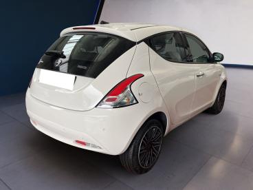 LANCIA CERTIFIED Lancia Ypsilon Iii 2021 1.0 Hybrid Silver S And S 70cv Usata - City Car Ibrido Bianco - Torino - 2276267_4