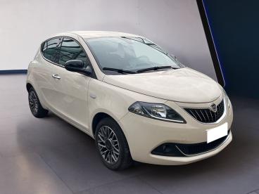 LANCIA CERTIFIED Lancia Ypsilon Iii 2021 1.0 Firefly Hybrid Gold S And S 70cv Usata - City Car Ibrido Bianco - Torino - 2277844_3