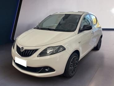 LANCIA CERTIFIED Lancia Ypsilon Iii 2021 1.2 Gold Gpl 69cv Usata - City Car  Bianco - Torino - 2278809_1