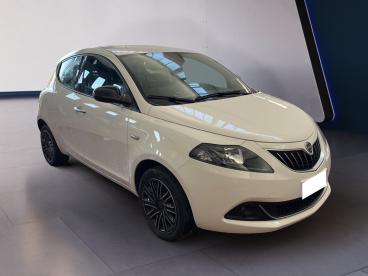 LANCIA CERTIFIED Lancia Ypsilon Iii 2021 1.2 Gold Gpl 69cv Usata - City Car  Bianco - Torino - 2278809_2