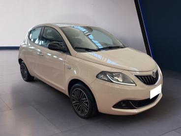 LANCIA CERTIFIED Lancia Ypsilon Iii 2021 1.0 Firefly Hybrid Gold S And S 70cv Usata - City Car Ibrido Bianco - Torino - 2278810_3