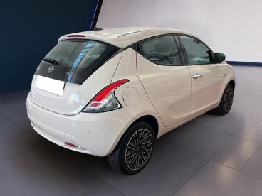 LANCIA CERTIFIED Lancia Ypsilon Iii 2021 1.0 Firefly Hybrid Gold S And S 70cv Usata - City Car Ibrido Bianco - Torino - 2278810_4