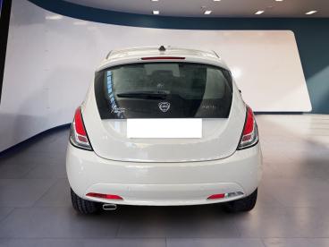 LANCIA CERTIFIED Lancia Ypsilon Iii 2021 1.0 Firefly Hybrid Gold S And S 70cv Usata - City Car Ibrido Bianco - Torino - 2278810_5