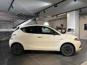 LANCIA CERTIFIED Lancia Ypsilon 1.0 Firefly S And S Hybrid Silver Plus Usata - City Car Benzina Bianco - Vercelli - 2283202_2
