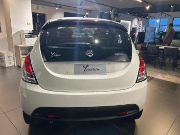 LANCIA CERTIFIED Lancia Ypsilon 1.0 Firefly S And S Hybrid Silver Plus Usata - City Car Benzina Bianco - Vercelli - 2283202_3