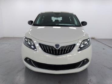 LANCIA CERTIFIED Lancia Ypsilon 1.0 Firefly Hybrid Gold S And S 70cv 5p.ti Usata - City Car Ibrido Bianco - Cuneo - 2284971_2