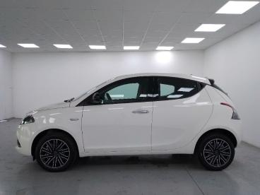 LANCIA CERTIFIED Lancia Ypsilon 1.0 Firefly Hybrid Gold S And S 70cv 5p.ti Usata - City Car Ibrido Bianco - Cuneo - 2284971_5