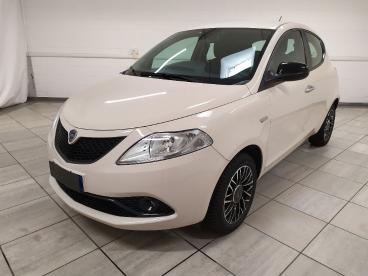 LANCIA CERTIFIED Lancia Ypsilon 1.2 Gold S And S 69cv My19 Usata - City Car Benzina Beige - Cuneo - 2284986_1