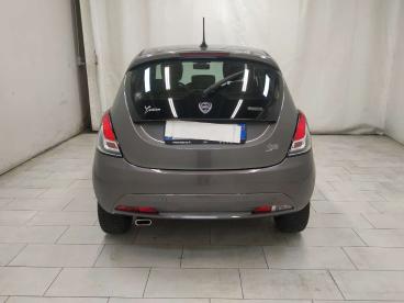 LANCIA CERTIFIED Lancia Ypsilon 1.0 Firefly Hybrid Gold S And S 70cv Usata - City Car Ibrido Grigio - Cuneo - 2284987_5
