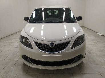 LANCIA CERTIFIED Lancia Ypsilon 1.0 Firefly Hybrid Gold S And S 70cv 5p.ti Usata - City Car Ibrido Bianco - Cuneo - 2284991_2