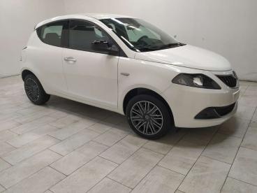 LANCIA CERTIFIED Lancia Ypsilon 1.0 Firefly Hybrid Gold S And S 70cv 5p.ti Usata - City Car Ibrido Bianco - Cuneo - 2284991_3