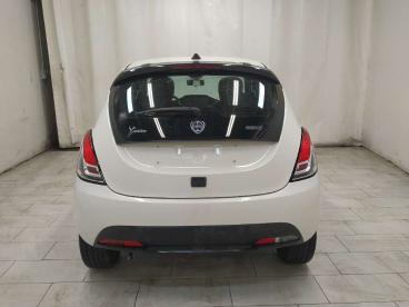 LANCIA CERTIFIED Lancia Ypsilon 1.0 Firefly Hybrid Gold S And S 70cv 5p.ti Usata - City Car Ibrido Bianco - Cuneo - 2284991_5