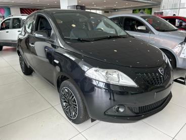 LANCIA CERTIFIED Lancia Ypsilon 1.0 Firefly Hybrid Oro S And S 70cv Usata - City Car Ibrido Nero - Cuneo - 2284992_3