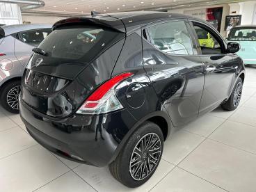 LANCIA CERTIFIED Lancia Ypsilon 1.0 Firefly Hybrid Oro S And S 70cv Usata - City Car Ibrido Nero - Cuneo - 2284992_4