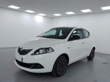 LANCIA CERTIFIED Lancia Ypsilon 1.0 Firefly Hybrid Gold Plus S And S 70cv 5p.ti Usata - City Car Ibrido Bianco - Cuneo - 2284994_1