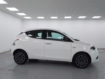 LANCIA CERTIFIED Lancia Ypsilon 1.0 Firefly Hybrid Gold Plus S And S 70cv 5p.ti Usata - City Car Ibrido Bianco - Cuneo - 2284994_4